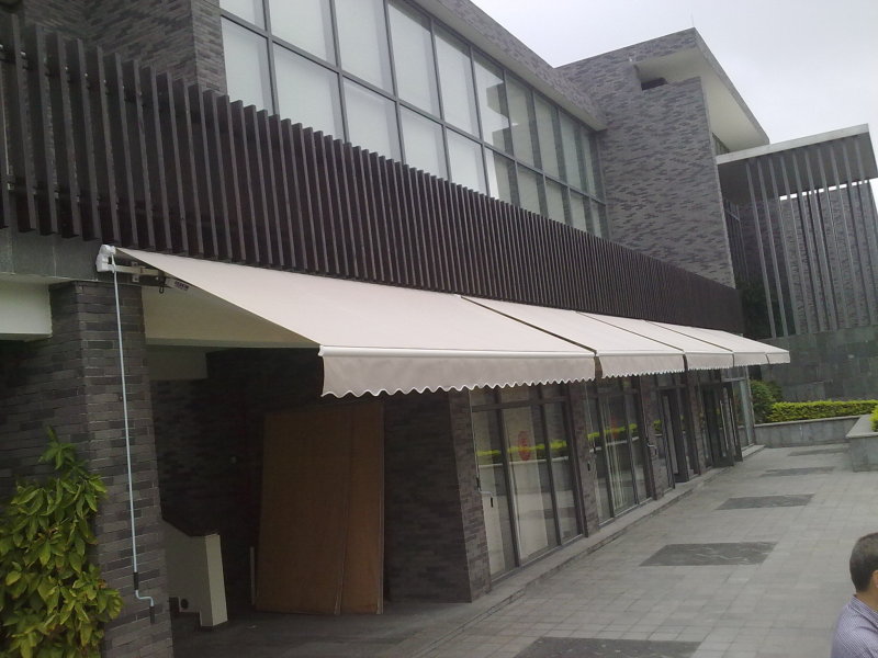 伸缩遮阳棚